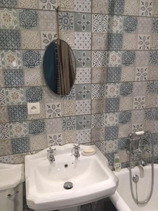 L'Appartement Du Voisin D'Hugo Besançon Extérieur photo
